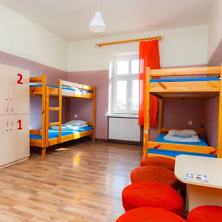 호스텔 아틀란티스 *