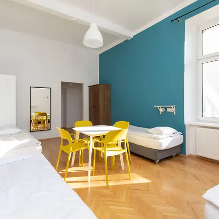 아틀란티스 호스텔 *